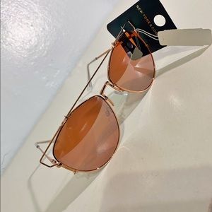 Aviator Sunglasses in Rose Gold